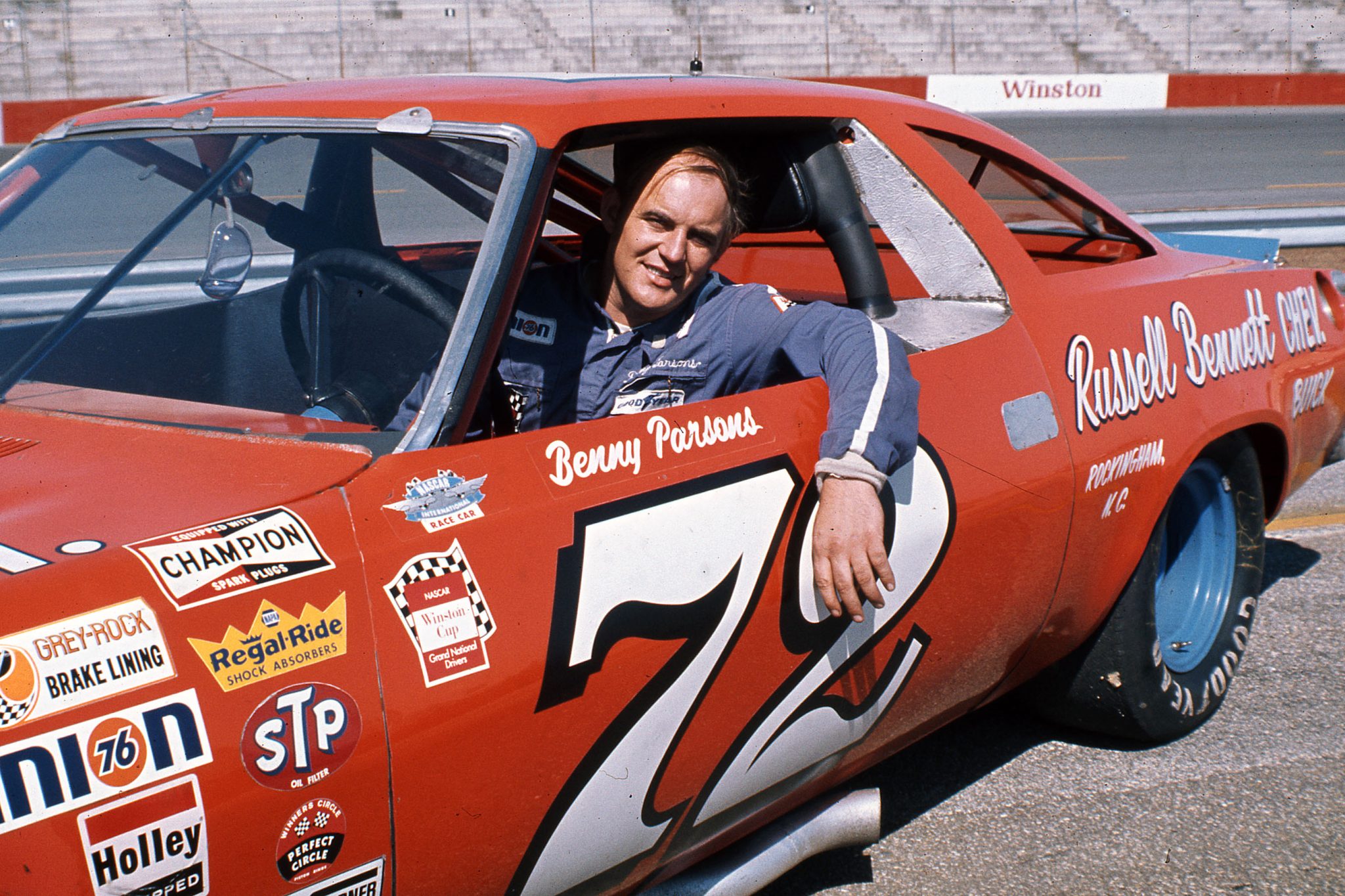 Bristol Motor Speedway returns retro red and white striped track