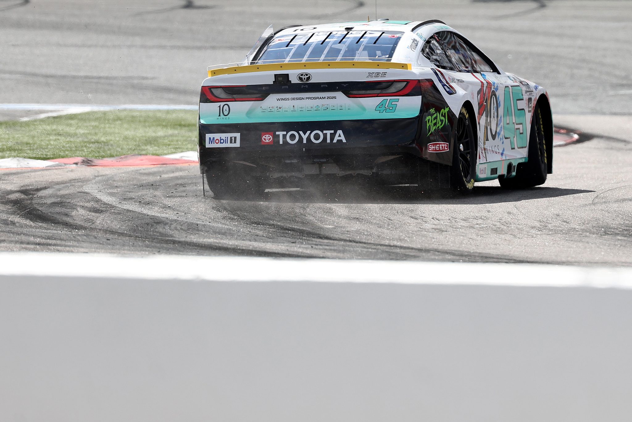 Tyler Reddick edges Shane van Gisbergen for pole at Charlotte Road