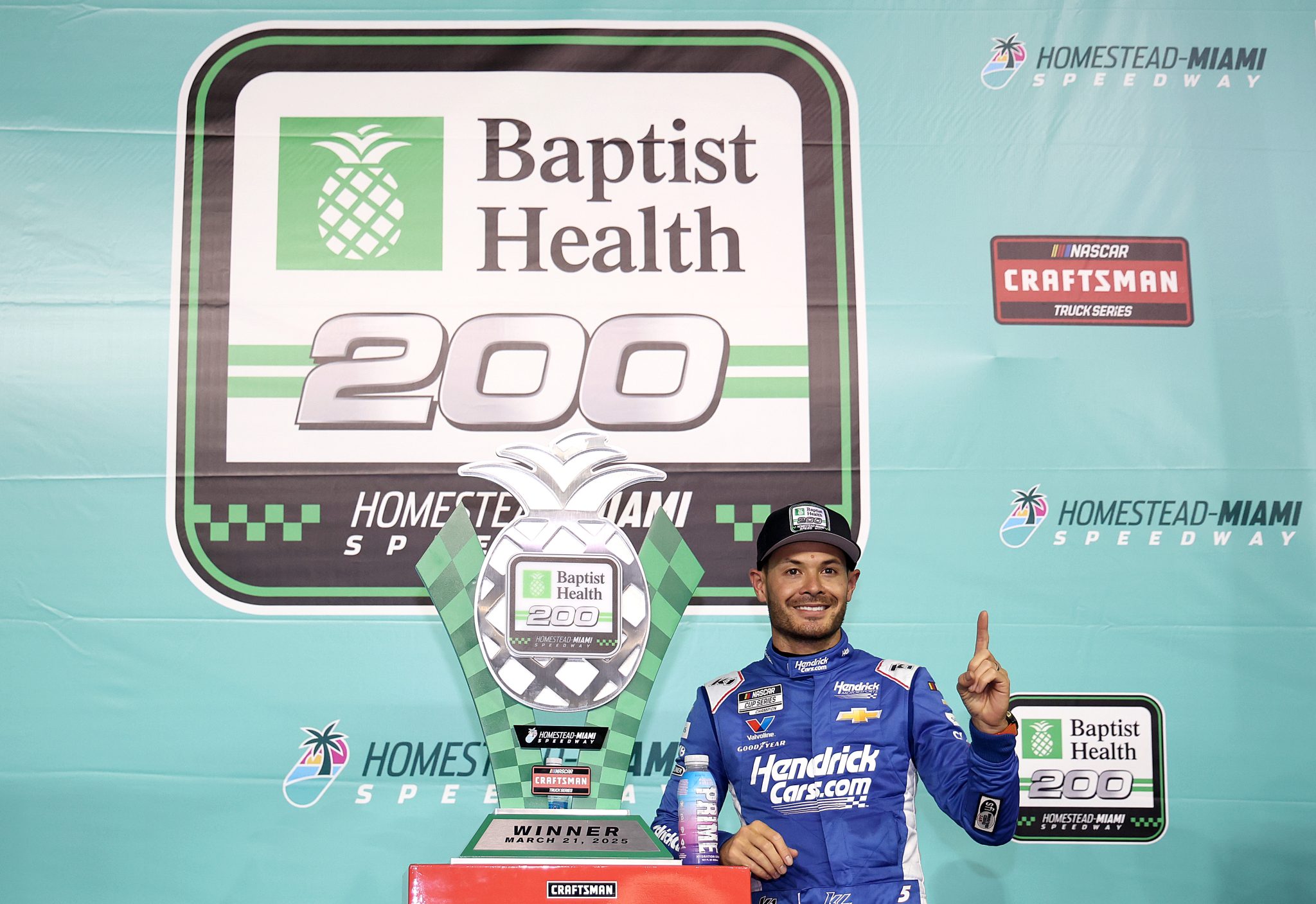 Kyle Larson starts his bid at a Miami sweep with a thrilling Truck