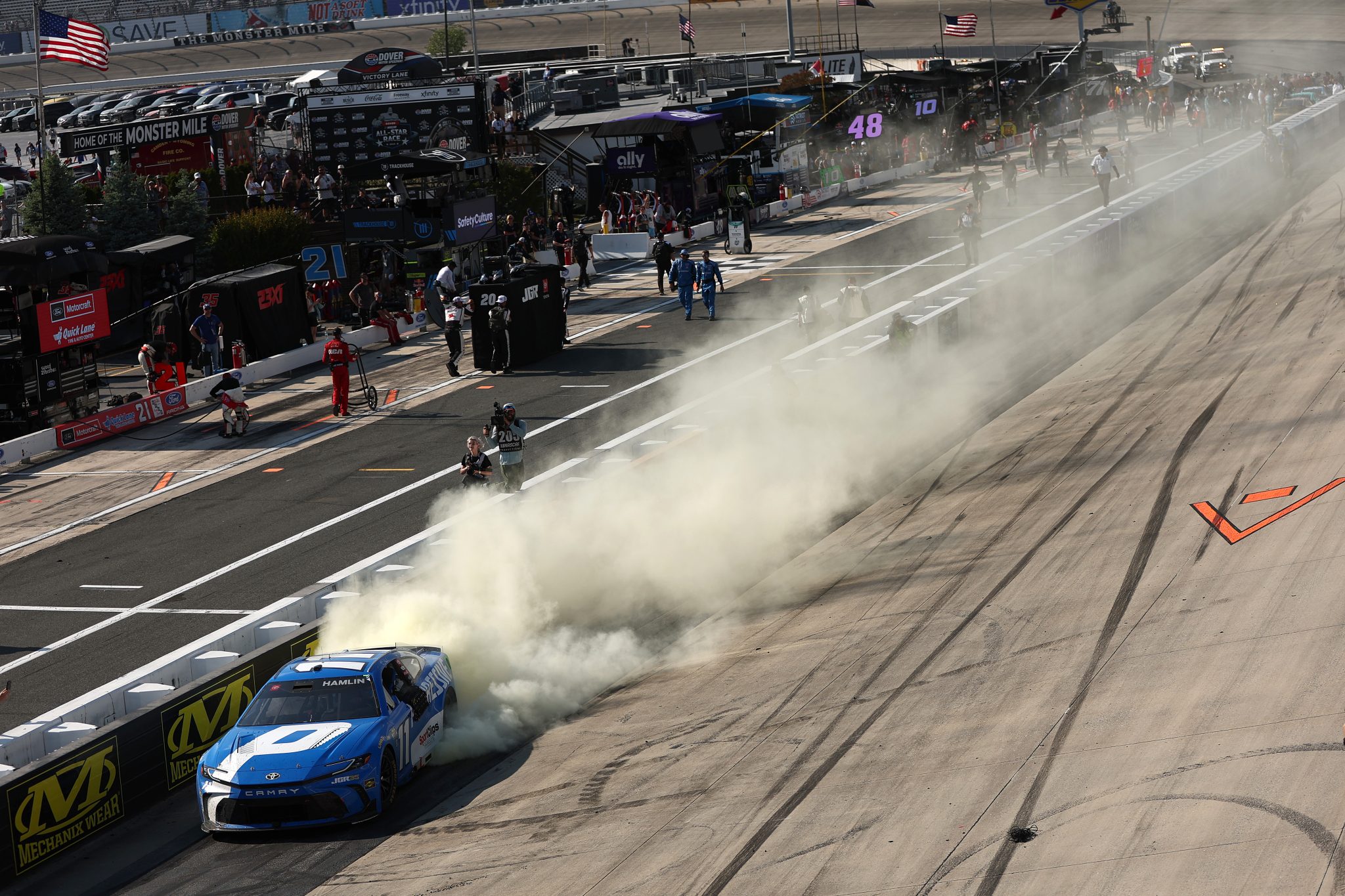 Denny Hamlin wins NASCAR All-Star Race at Dover | Jayski
