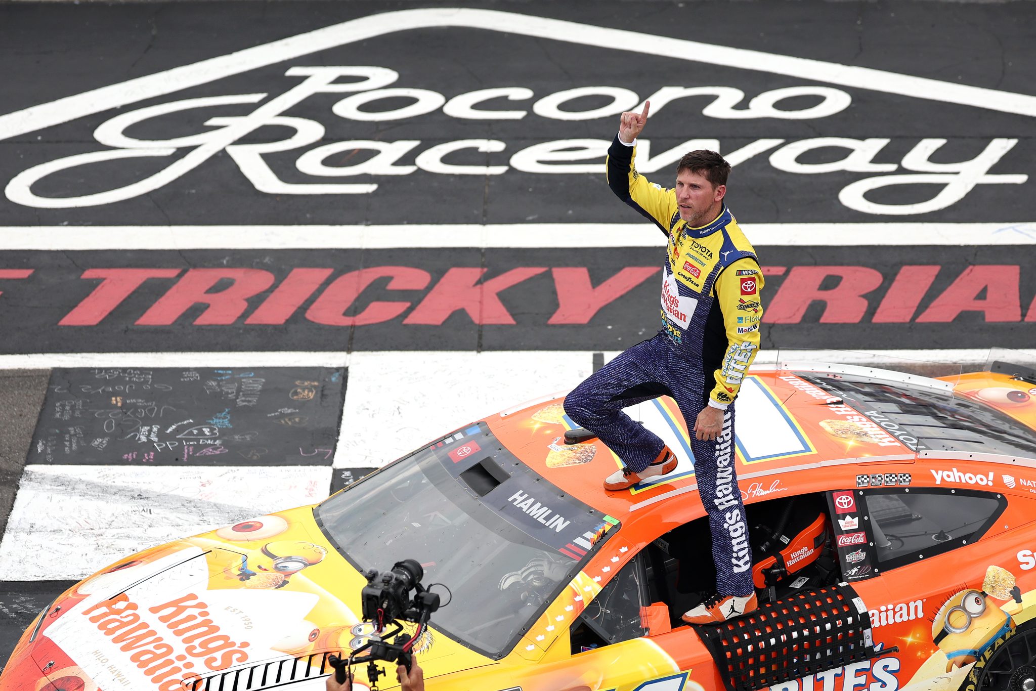趣味・スポーツ・実用 THE HAMLIN ENCYCLOPEDIA OF GRANDS PRIX Hamlin's historic streak shrinks Reddick's lead as NASCAR heads to