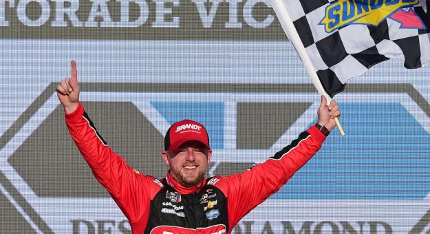 Visit Justin Allgaier clinches Championship 4 spot with convincing Phoenix win page