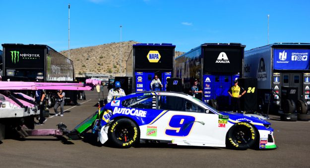 Visit Sunday ISM Raceway Notebook page