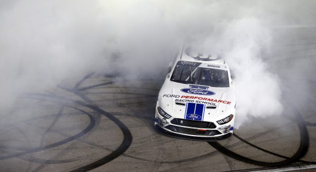 Visit Chase Briscoe closes the deal at Las Vegas Motor Speedway page