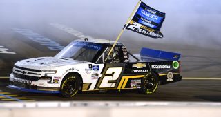 Sheldon Creed makes daring move to win 2020 Gander Trucks championship at Phoenix
