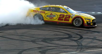 Joey Logano’s 2022 #22 Shell Pennzoil Ford paint scheme.