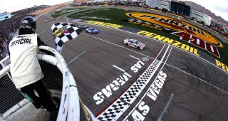 Terry Fator, USAF Thunderbirds kick off Pennzoil 400 on Sunday, March 5