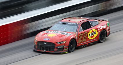 Joey Logano’s 2022 #22 Shell Pennzoil Ford paint scheme.