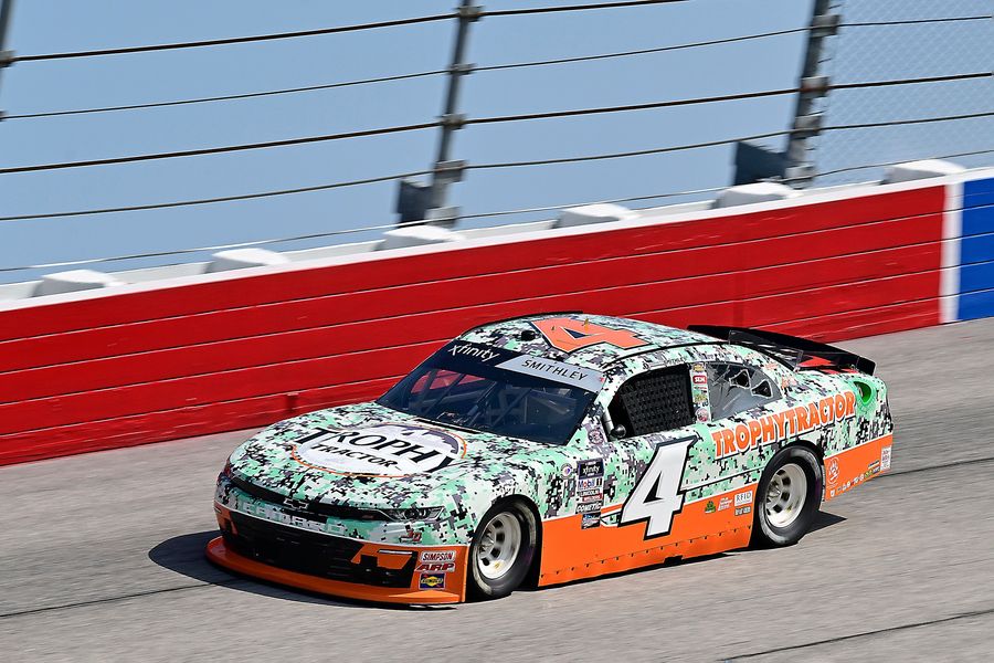 #4: Garrett Smithley, JD Motorsports, Trophy Tractor Chevrolet Camaro