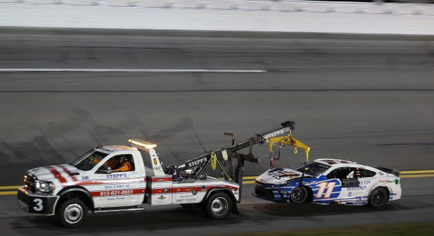 Visit NASCAR meets with Cup crew chiefs to clarify Damaged Vehicle Policy UPDATE page