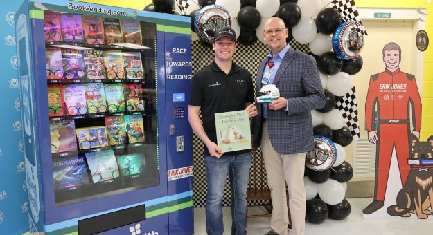 Visit Erik Jones reads to children and delivers a ‘Bookworm’ vending machine to Florida school page