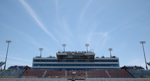 Visit Dierks Bentley to cap off 2026 Busch Light Summer Music Series at Iowa Speedway page