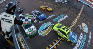 Kyle Larson takes Cup title as Ryan Blaney wins shocker in Sonoran Desert