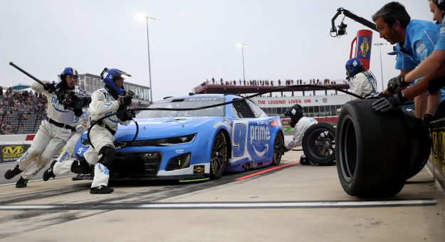 Visit Hendrick Motorsports’ No. 9 team named 2025 Mechanix Wear Most Valuable Pit Crew page