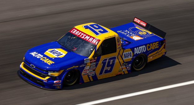 Visit McAnally-Hilgemann Racing reaches extension with NAPA, Daniel Hemric for 2026 page