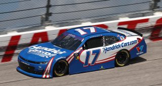 Kyle Larson seeks second straight OReilly Auto Parts Series victory