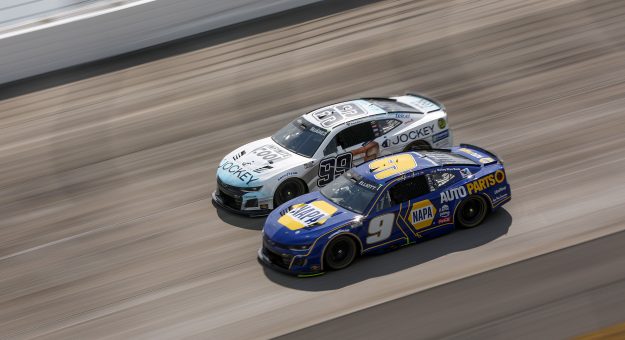 Visit Playoff Push Heats Up: Elliott grabs points lead as NASCAR roars into Indianapolis page