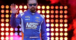 Hyak Motorsports announces multi-year contract extension with Ricky Stenhouse Jr.