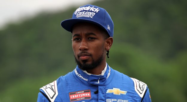 Visit Rajah Caruth competing for Hendrick Motorsports in Kansas Xfinity race page