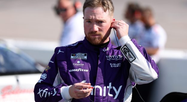 Visit Despite brush with wall, Reddick streaks to Darlington pole page