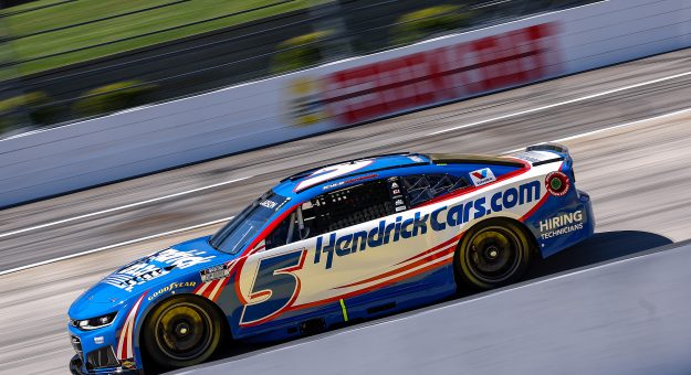 Kyle Larson’s 2026 #5 HendrickCars.com Chevrolet paint scheme.