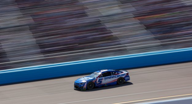 Visit Kyle Larson rallies to third-place finish at Phoenix  page