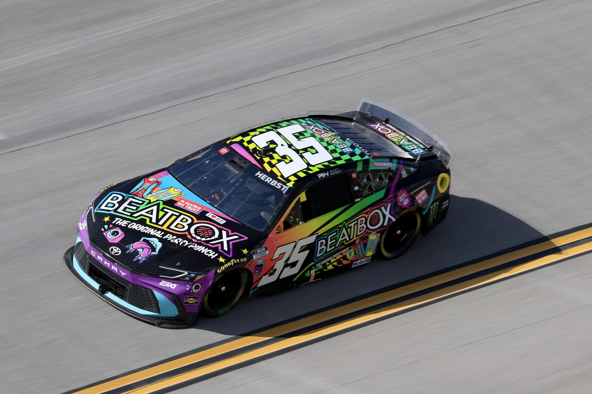 #35: Riley Herbst, 23XI Racing, BEATBOX Toyota Camry