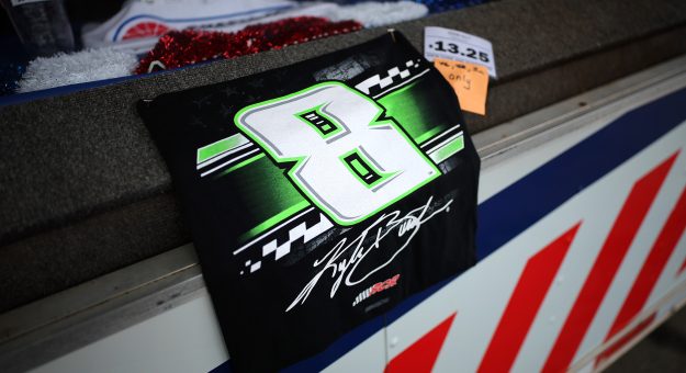 Visit Chase Elliott says he’s in favor of Kyle Busch winning Most Popular Driver page