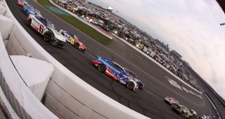 NASCAR explains lightning call at Charlotte