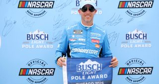 Denny Hamlin wins pole position in return to Chicagoland