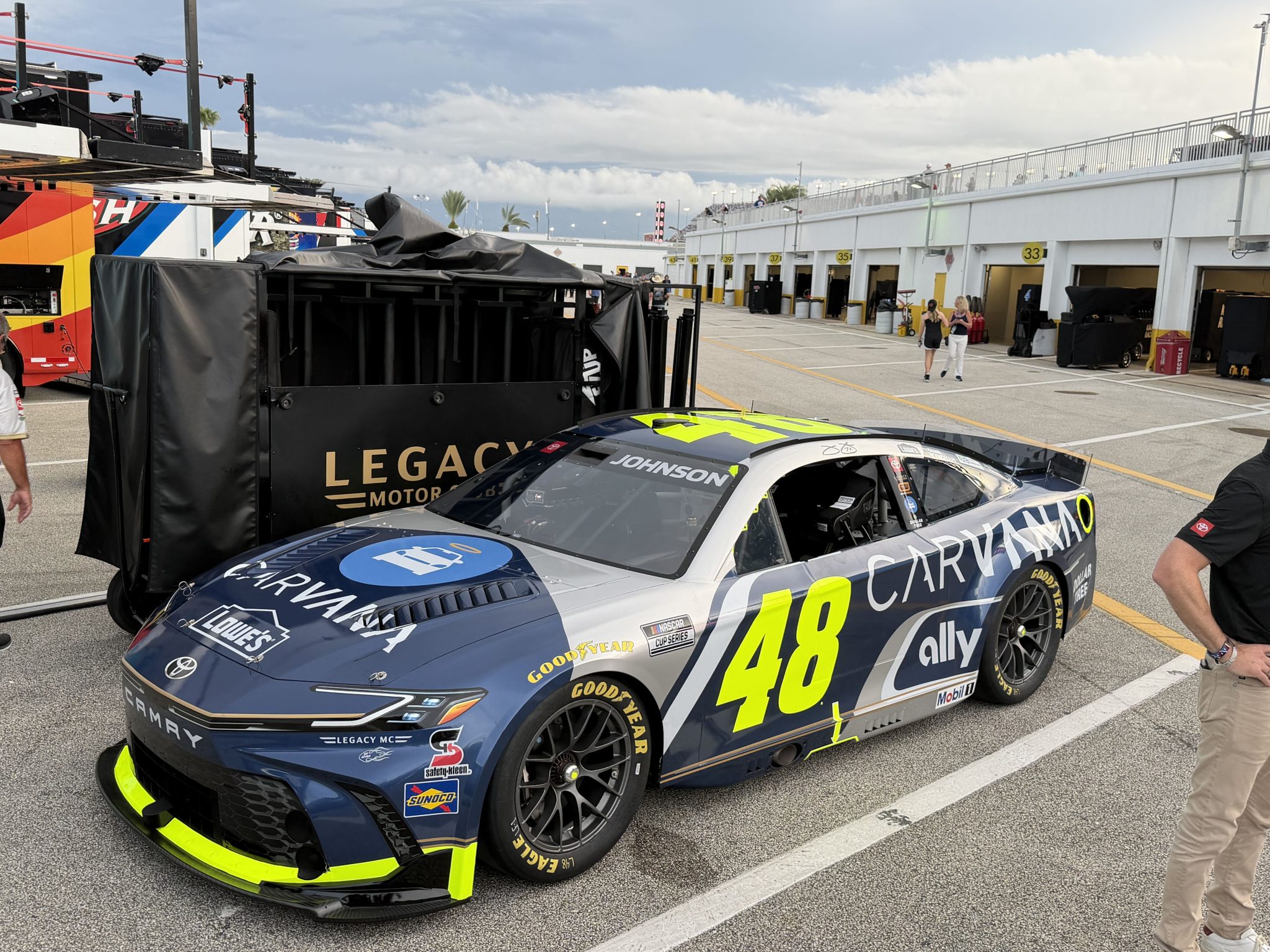2027 Daytona 500 Johnson 48 Carvana