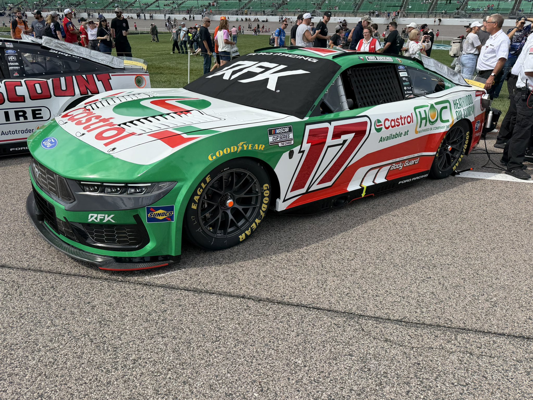 KANSAS CITY, KANSAS - SEPTEMBER 27: Chris Buescher's #17 Castrol/Heathwood Ford prior to the NASCAR Cup Series Hollywood Casino 400 at Kansas Speedway on September 27, 2026 in Kansas City, Kansas. (Photo from Dustin Albino of Jayski.com)