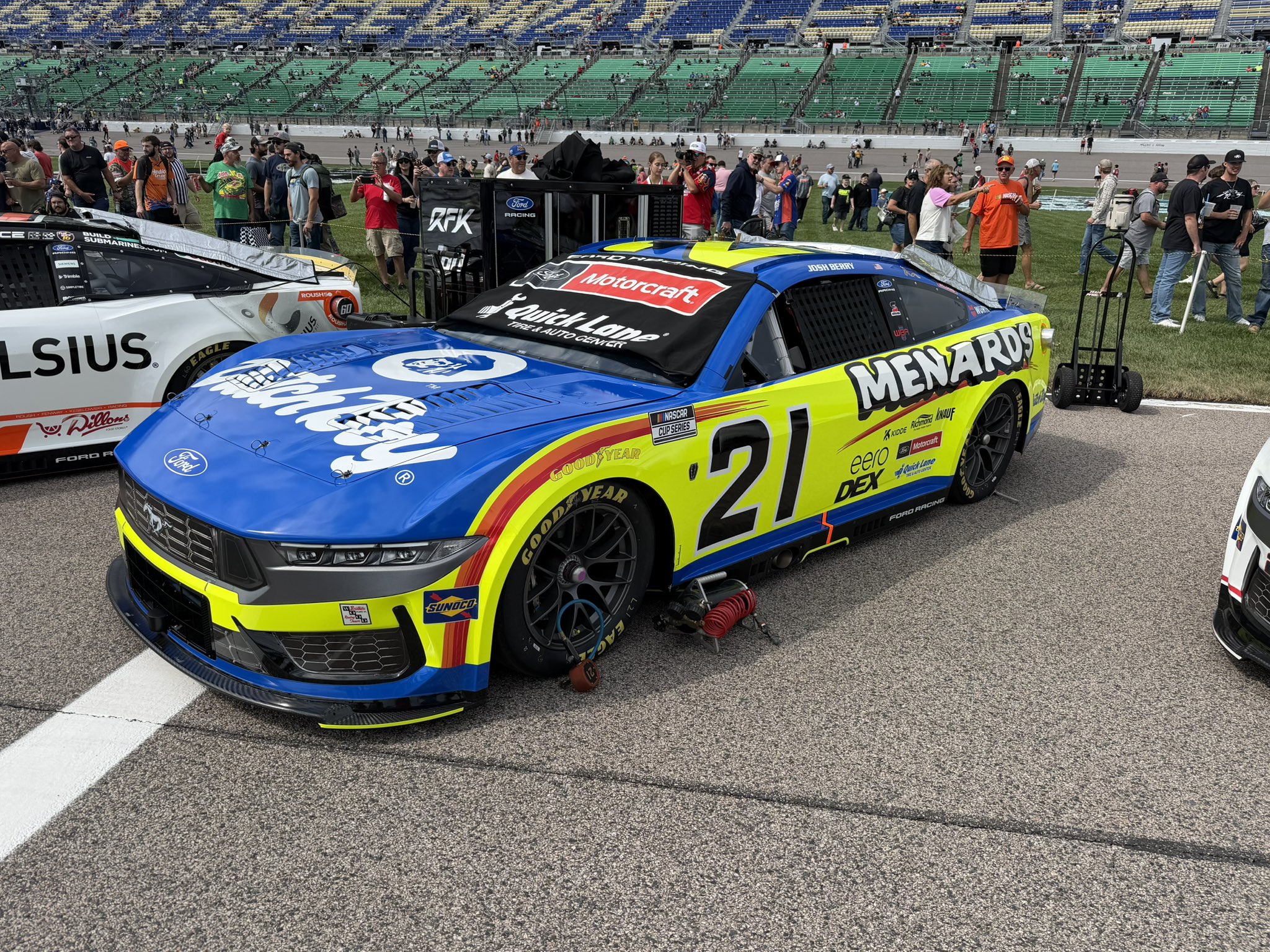 KANSAS CITY, KANSAS - SEPTEMBER 27: Josh Berry's #21 Menards/Dutch Boy Ford prior to the NASCAR Cup Series Hollywood Casino 400 at Kansas Speedway on September 27, 2026 in Kansas City, Kansas. (Photo from Dustin Albino of Jayski.com)