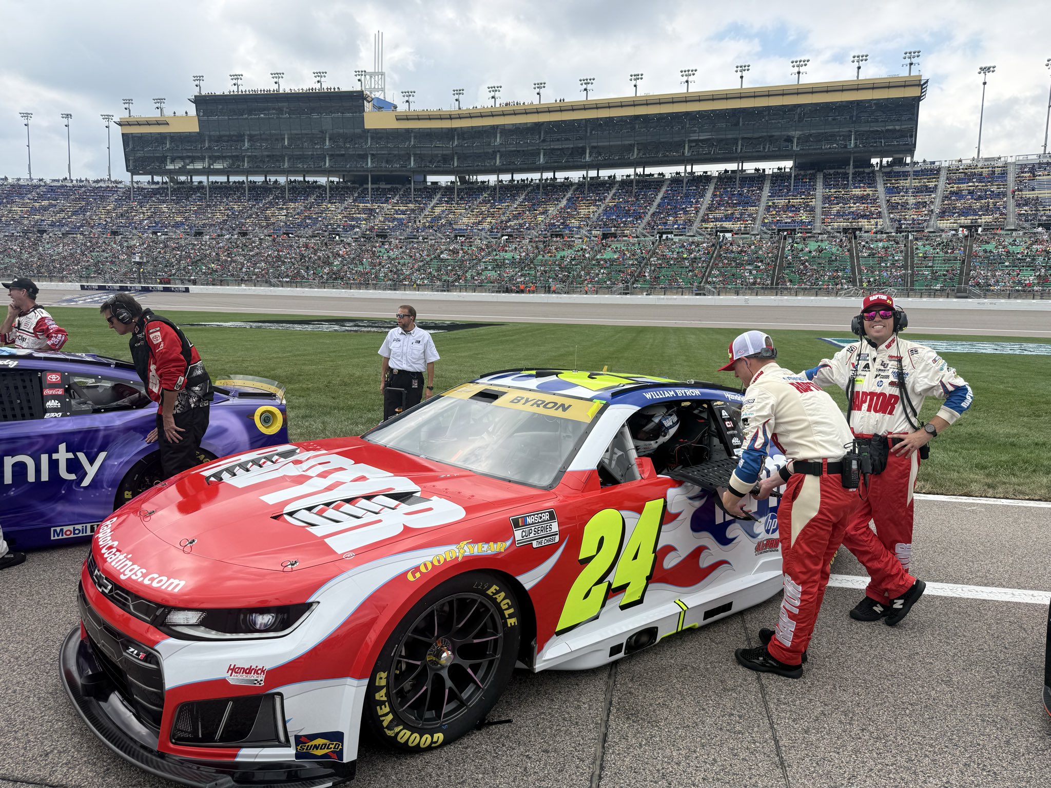 KANSAS CITY, KANSAS - SEPTEMBER 27: William Byron's #24 Raptor Chevrolet prior to the NASCAR Cup Series Hollywood Casino 400 at Kansas Speedway on September 27, 2026 in Kansas City, Kansas. (Photo from Hendrick Motorsports)