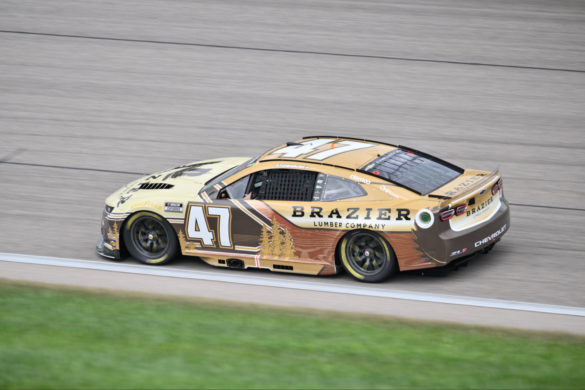 KANSAS CITY, KANSAS - SEPTEMBER 27: Ricky Stenhouse Jr., driver of the #47 Brazier Lumber Company Chevrolet, drives during the NASCAR Cup Series Hollywood Casino 400 at Kansas Speedway on September 27, 2026 in Kansas City, Kansas. (Photo from HYAK Motorsports)