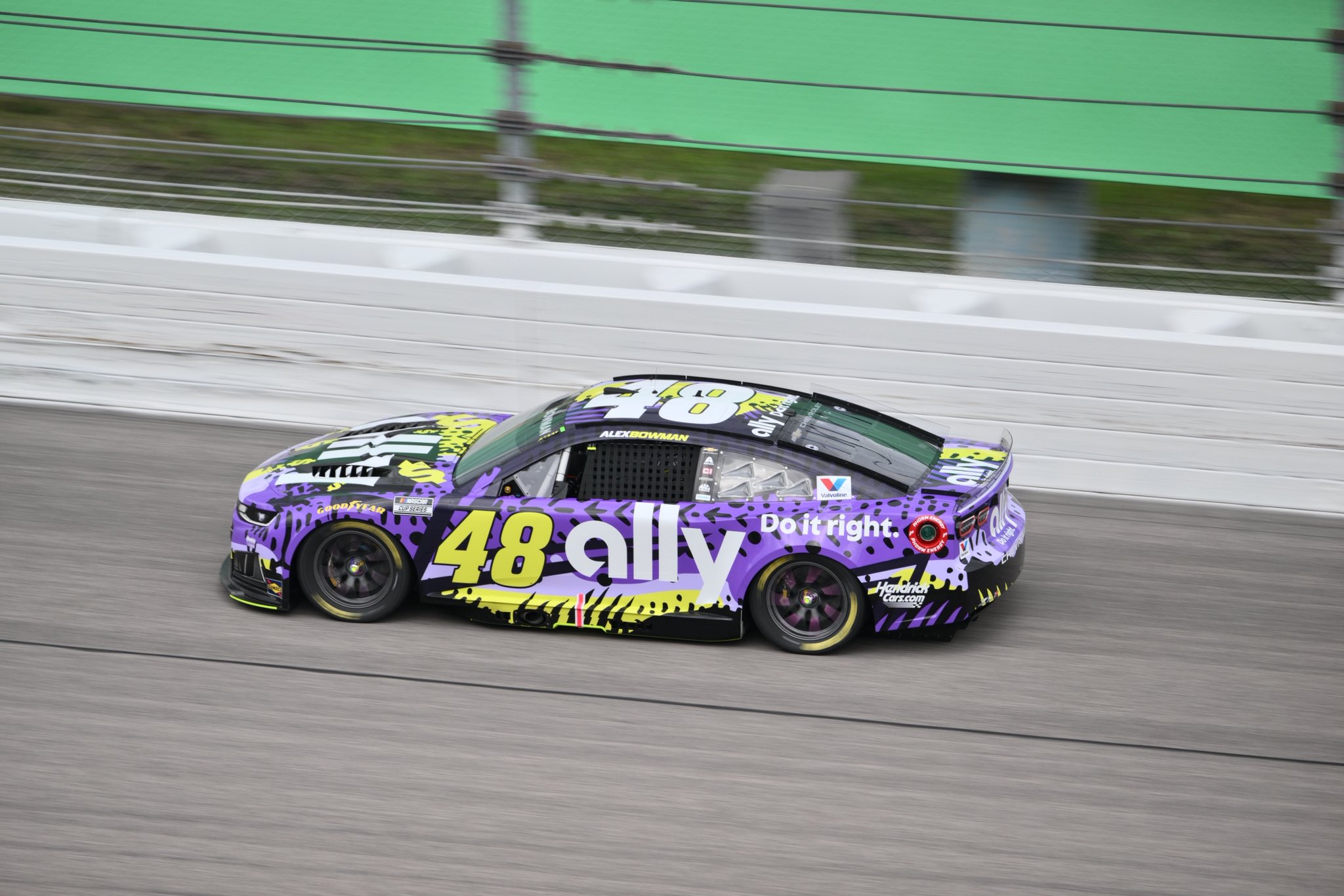 KANSAS CITY, KANSAS - SEPTEMBER 27: Alex Bowman, driver of the #48 Ally Chevrolet, drives during the NASCAR Cup Series Hollywood Casino 400 at Kansas Speedway on September 27, 2026 in Kansas City, Kansas. (Photo from Ally Racing)