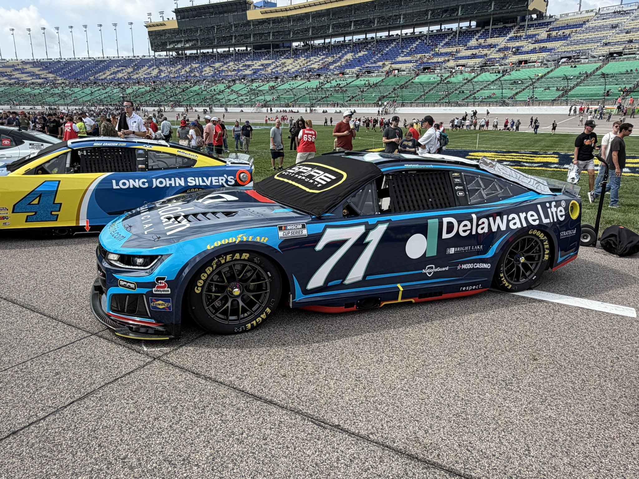 KANSAS CITY, KANSAS - SEPTEMBER 27: Michael McDowell's #71 Delaware Life Chevrolet prior to the NASCAR Cup Series Hollywood Casino 400 at Kansas Speedway on September 27, 2026 in Kansas City, Kansas. (Photo from Dustin Albino of Jayski.com)