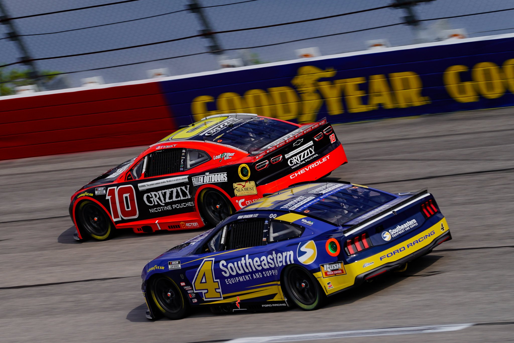 DARLINGTON, SOUTH CAROLINA - SEPTEMBER 06: Noah Gragson, driver of the #4 SE Equipment & Supply/Tennant Ford drives during the NASCAR Cup Series Cook Out Southern 500 at Darlington Raceway on September 06, 2026 in Darlington, South Carolina. (Photo from Front Row Motorsports)
